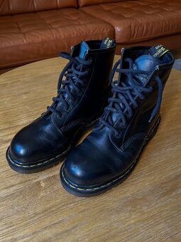 Unikátní Dr. Martens s 9 dírkama