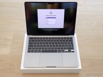 Apple MacBook Air 13,6" (2022) / M2 / 16GB RAM / 256GB / CZ