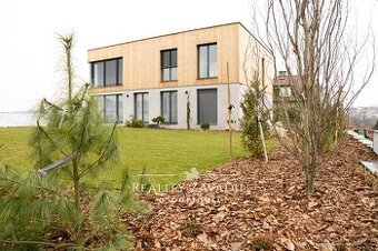 Luxusní byt 2+kk s garáží, zahradou a bazénem – Ledeč nad Sá