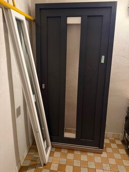 Vchodové dveře levé , nové s kováním