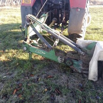 Disková sekačka Krone 285 a zánovní lis John Deere