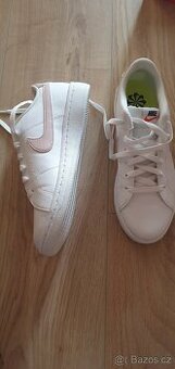 NIKE Sneakersy Cout Royale 2 Nn DH3159 101 Bila (as)