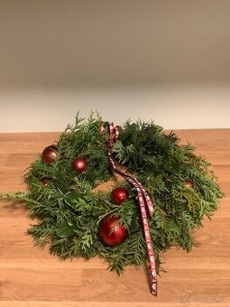 Vánoční věnec na dveře či stůl