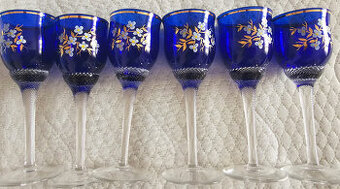 modré, malované skleničky