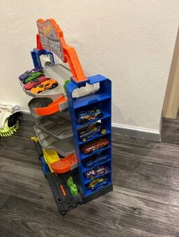 Garáž s výtahem Hot Wheels