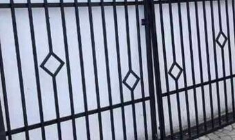 Krásná zánovní dvoukřídlá brána