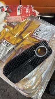 Audi Q5 – přední levá mřížka (MLHOVKA)