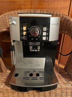 De’Longhi Magnifica S - kávovar v dobrém stavu