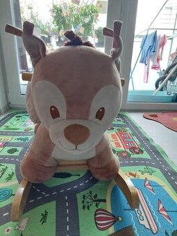 Krásná houpací veverka Nattou