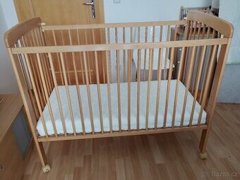 Dětská postýlka, masiv buk.