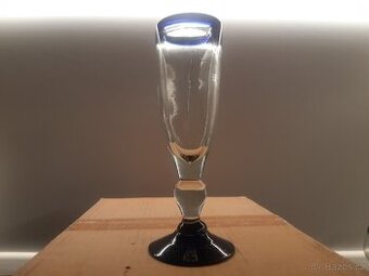 Mexické sklenice na šampaňské s kobaltovým modrým okrajem