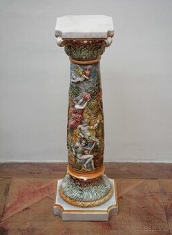 Porcelánový sloup / podstavec, Capodimonte, Itálie