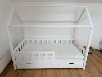 Dětská domečková postel
