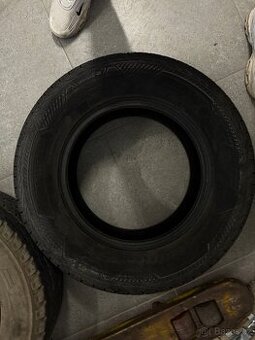 PRODÁM 1KS PNEU BARUM SNOVANIC ROZMĚRY 215/70 R15C R.V.02/23