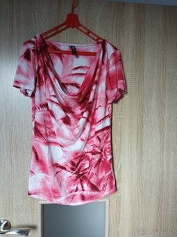 Pěkné růžovobílé triko. Značka Flame
