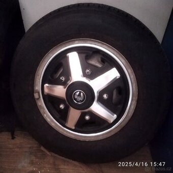 Nová sada poklic např. Škoda Lada Fiat Ford Renault aj.13"