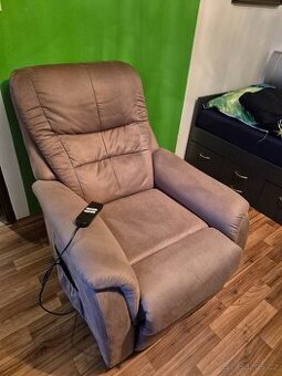 Polohovací křeslo elektrické