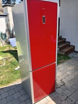 PRODÁNO-BOSCH-KGN36S52/35_červené sklo_TOP stav