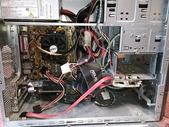 Starší PC + příslušenství a tiskárna HP