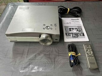 VIDEOPROJEKTOR === PANASONIC PT AE 500