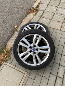 Alu Volvo 17" original s pneu 235/45 ZR17