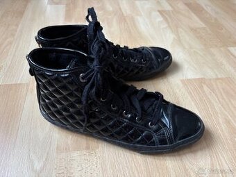 Kotníčkové boty Geox - zateplené