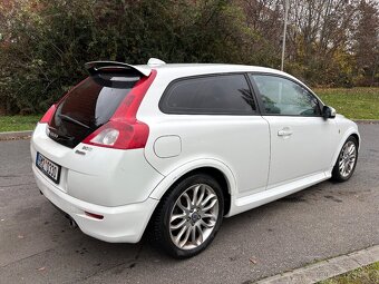 Volvo C30 2.0D R-Design (100 kW) – 2007 – 312 000 km Bez STK