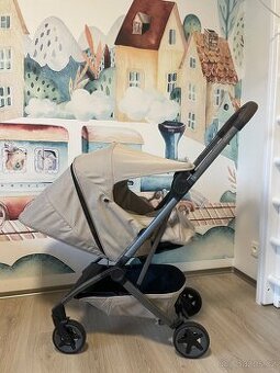 PRONAJEM Joolz Aer2 nest to seat