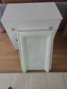 Komoda s přebalovacím pultem