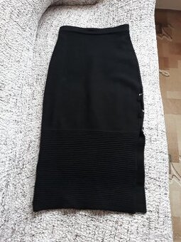 černá pletená sukně