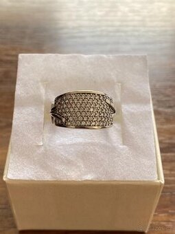 Dámský prsten z bílého zlata