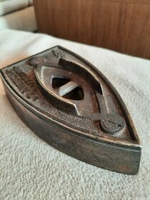 stará žehlička AMERICAN FASHION historická