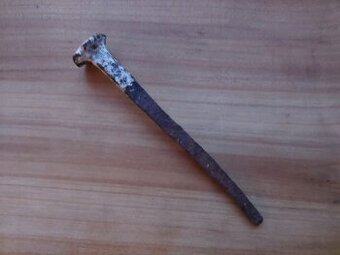 Starožitný ručně kovaný hřeb hřebík z půlky 19.století SLEVA