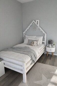 Nádherná dětská postel domeček