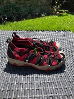 Trekingové sandály