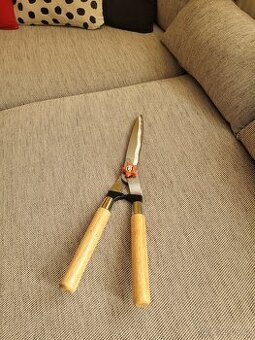 Zahradní nůžky na keře a živé ploty