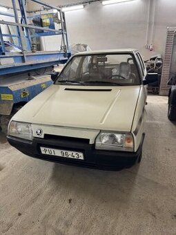 Škodu Favorit 135 základ na přestavbu VB  /  SNB