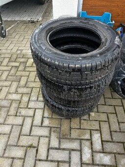 Zimni pneu 215/70 R16C