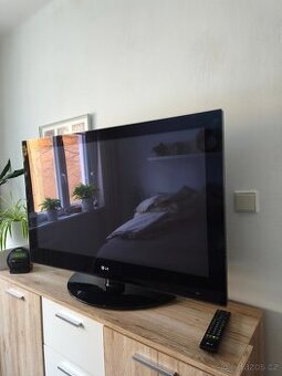 Televize LG úhl. 123 cm
