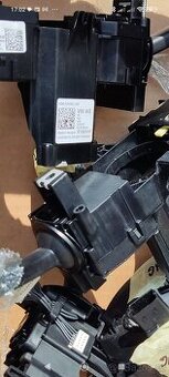 Páčky pod volant Kroužek airbagu spínač světel a další díly