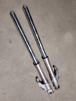 Yamaha FZR 600. Přední tlumiče.  4JH