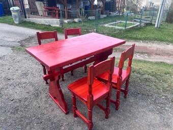 Masivní jídelní set – stůl + 4 židle (lakováno, leštěno)