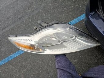 Mondeo IV 4 pravé přední světlo