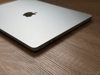 Macbook Apple M4 chip 16GB LPDDR5 RAM 256GB solid-state disk