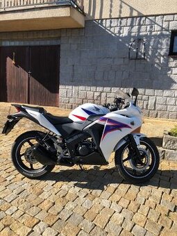 Honda CBR 125r 2015