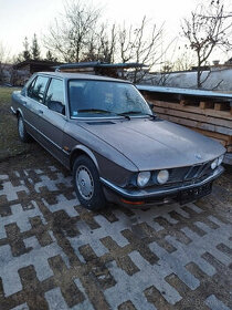 BMW 520i E28 - 1