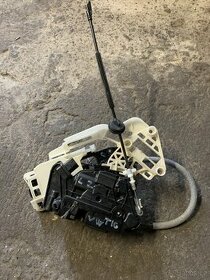 VW TIGUAN LEVÝ ZADNÍ ZÁMEK DVEŘÍ