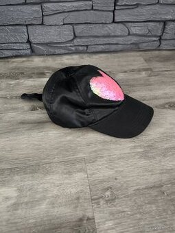 Dívčí kšiltovka