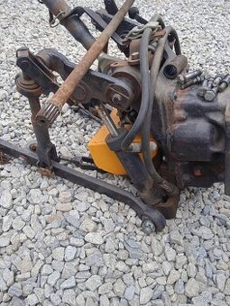 Přední hydraulika a vývodová hřídel Belarus 320.4