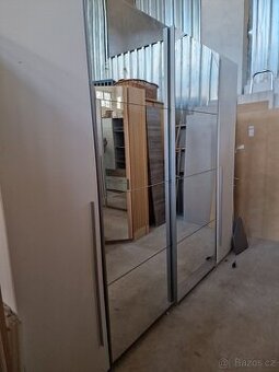 Skrin Šatní s Zrcadlem 60x268 výška 226 cm
